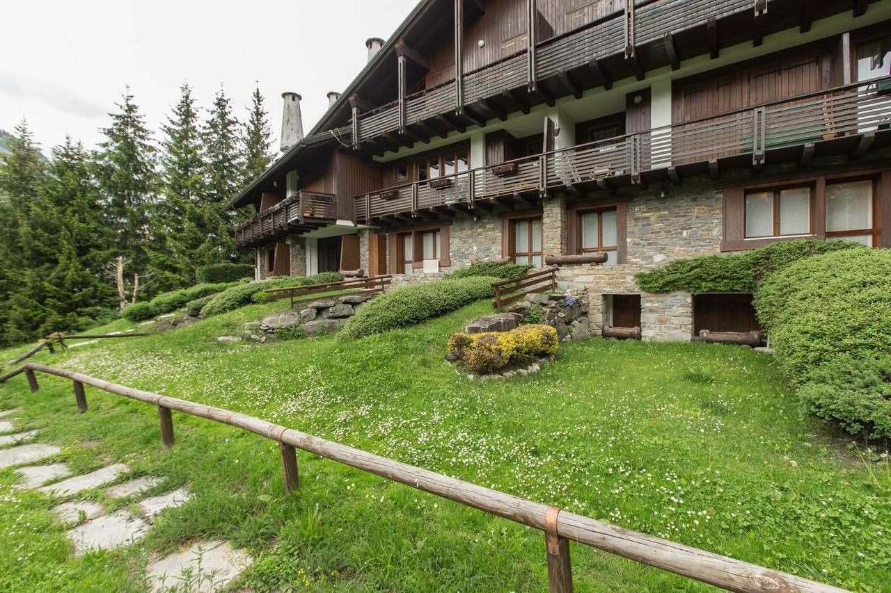 Joivy Superb Apartments For 6 With Mountain View And Garden In Courmayeur Kültér fotó