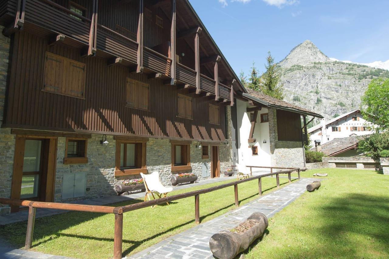 Joivy Superb Apartments For 6 With Mountain View And Garden In Courmayeur Kültér fotó