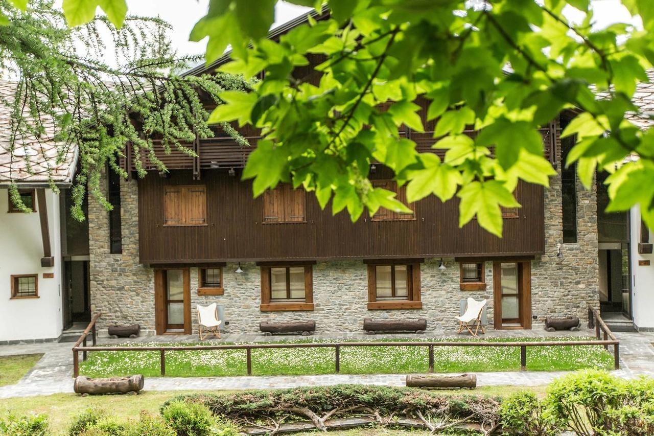 Joivy Superb Apartments For 6 With Mountain View And Garden In Courmayeur Kültér fotó