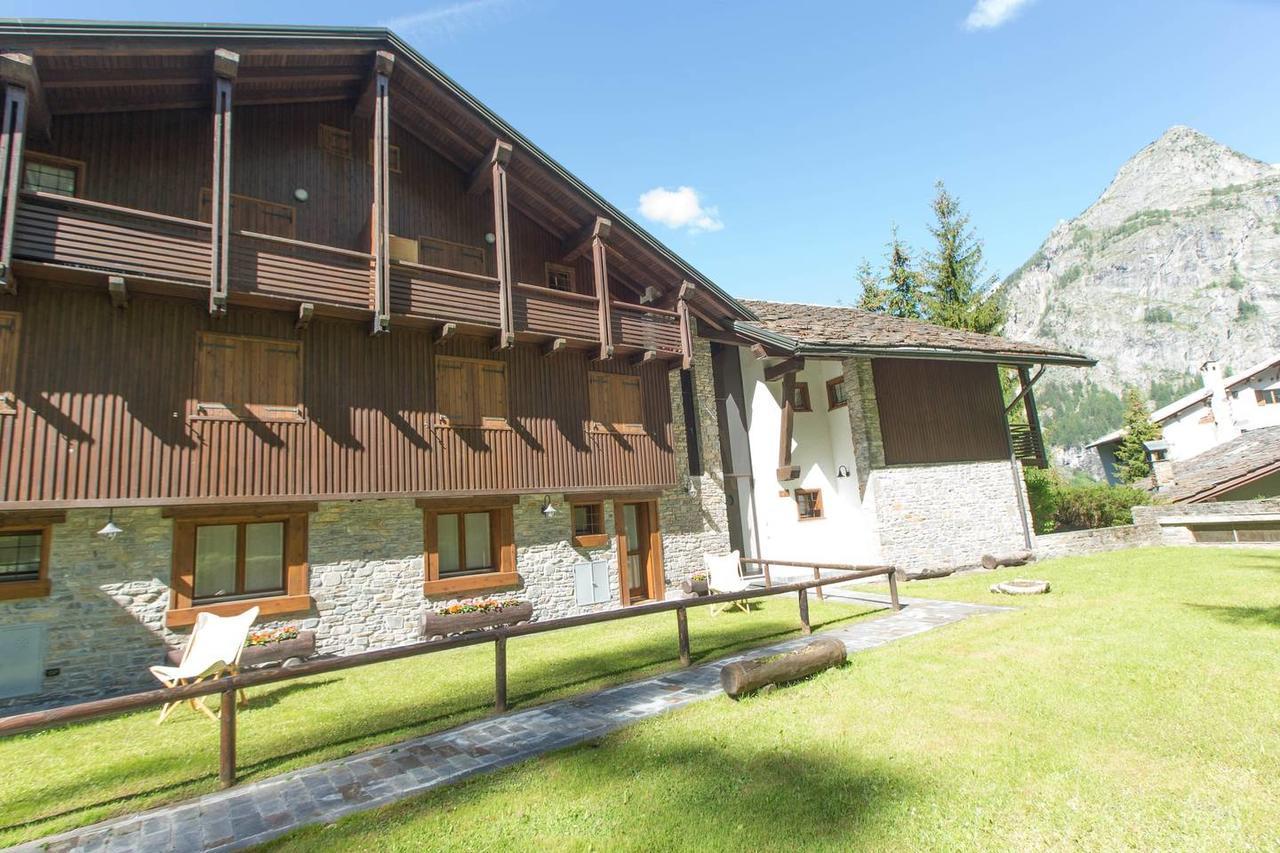 Joivy Superb Apartments For 6 With Mountain View And Garden In Courmayeur Kültér fotó